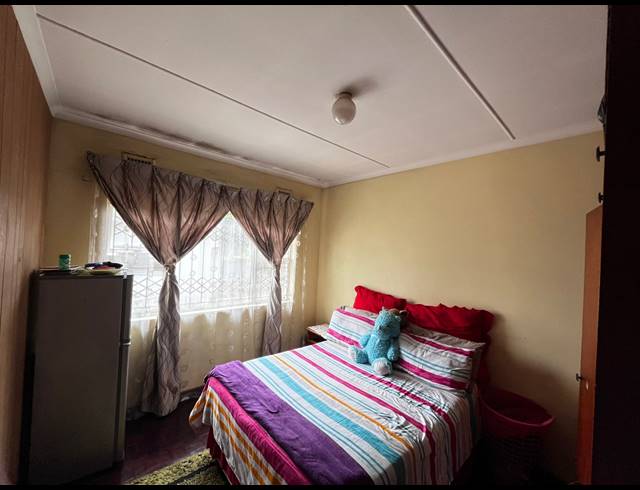 4 BEDROOM HOUSE FOR SALE IN SEA VIEW